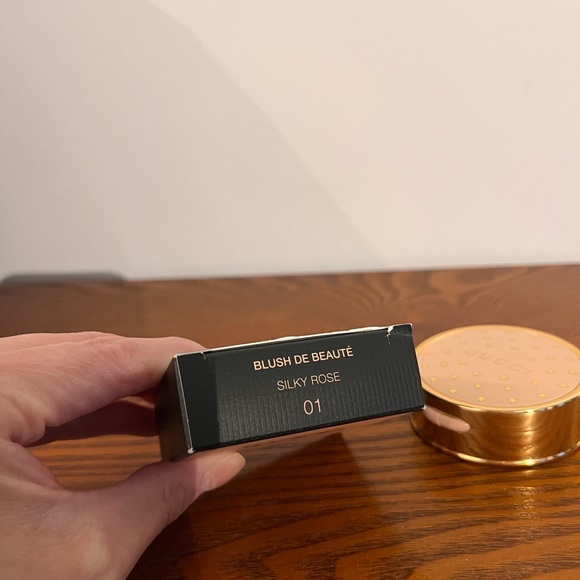 Gucci luminous matte beauty blush, 01 silky rose - Picture 2 of 10